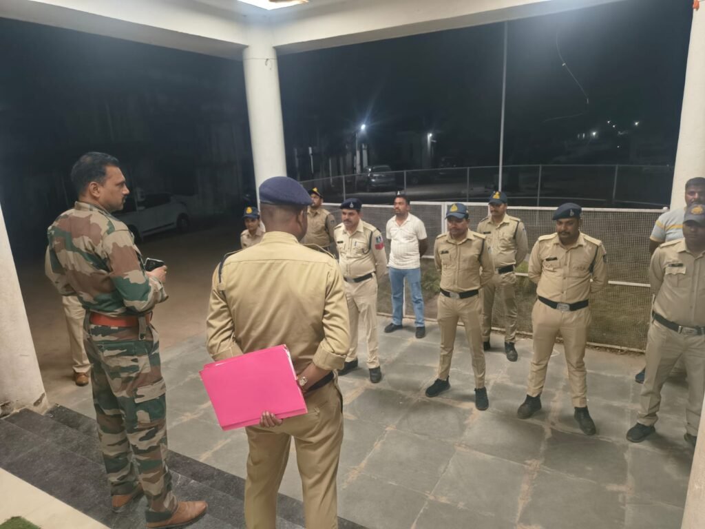 नीमच पुलिस ने रात में 165 वारंटी पकड़े, सट्टा खिलाने वाले 10 लोगों पर केस