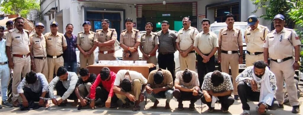 लॉरेंस बिश्नोई गैंग के 12 बदमाश गिरफ्तार, भीलगांव में कारोबारी के घर फायरिंग कर फैलाई थी दहशत