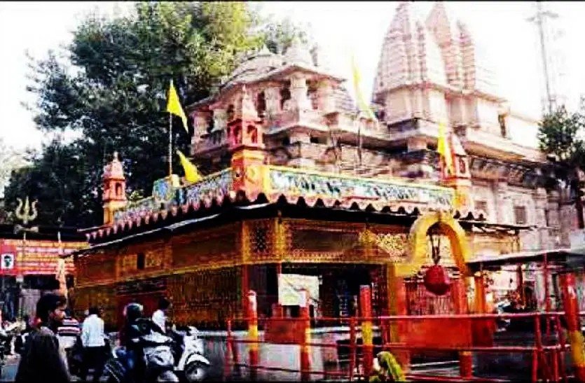 अचलेश्वर महादेव मंदिर की दान पेटियां खुलीं:4.70 लाख के साथ मिलीं मन्नतों की पर्चियां