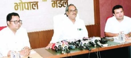 भोपाल डीआरएम का रिपोर्ट कार्ड: आय में 14% की बढ़ोतरी और नई रेल लाइनों का बिछता जाल