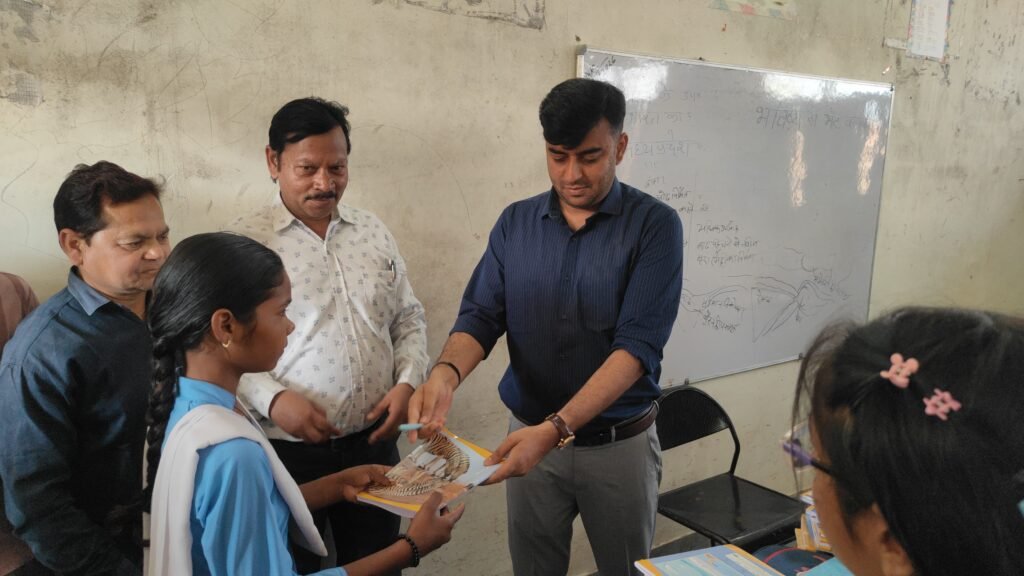 भविष्य से भेंट कार्यक्रम, जिज्ञासु बनें और सवाल पूछें: कलेक्टर पार्थ जैसवाल