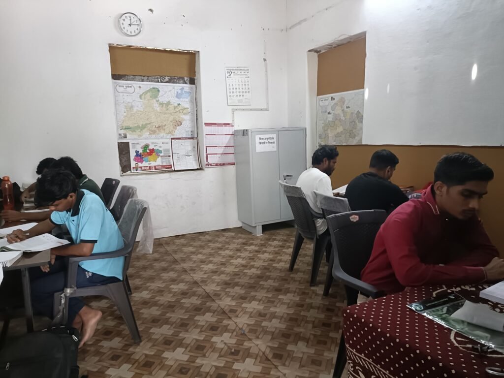 स्वामी विवेकानंद लाइब्रेरी में निःशुल्क कर रहे युवा प्रतियोगी परीक्षाओं की तैयारियां