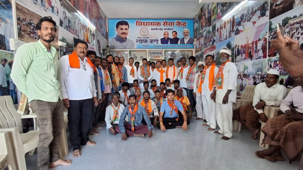 MLA के कार्यों से प्रभावित होकर खेतिया मंडल के मलफा निवासी कार्यकर्ता कांग्रेस से भाजपा में हुए शामिल