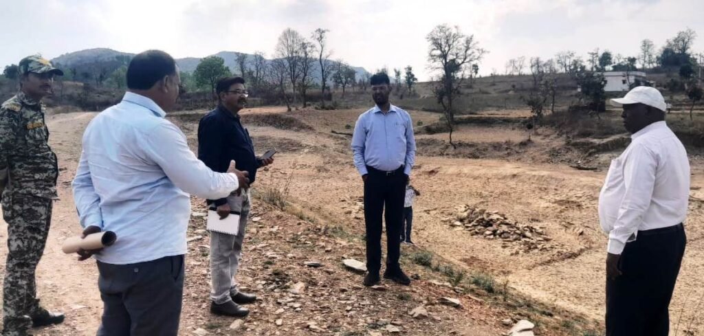 जिपं सीईओ ने खिरवाह-बैरिहवा अमृत सरोवर का किया निरीक्षण 