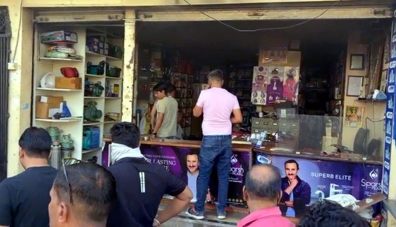 इलेक्ट्रॉनिक्स दुकान में आग, लाखों का नुकसान