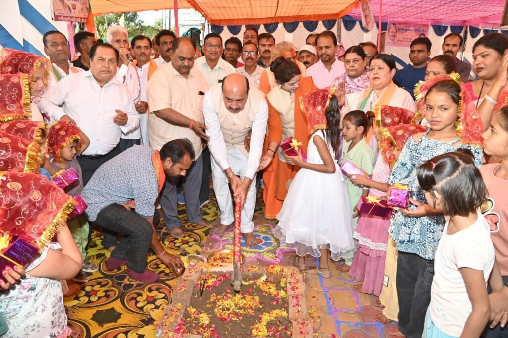 4 करोड़ की लागत से बनेंगी सी.सी. सड़क, हुआ भूमिपूजन