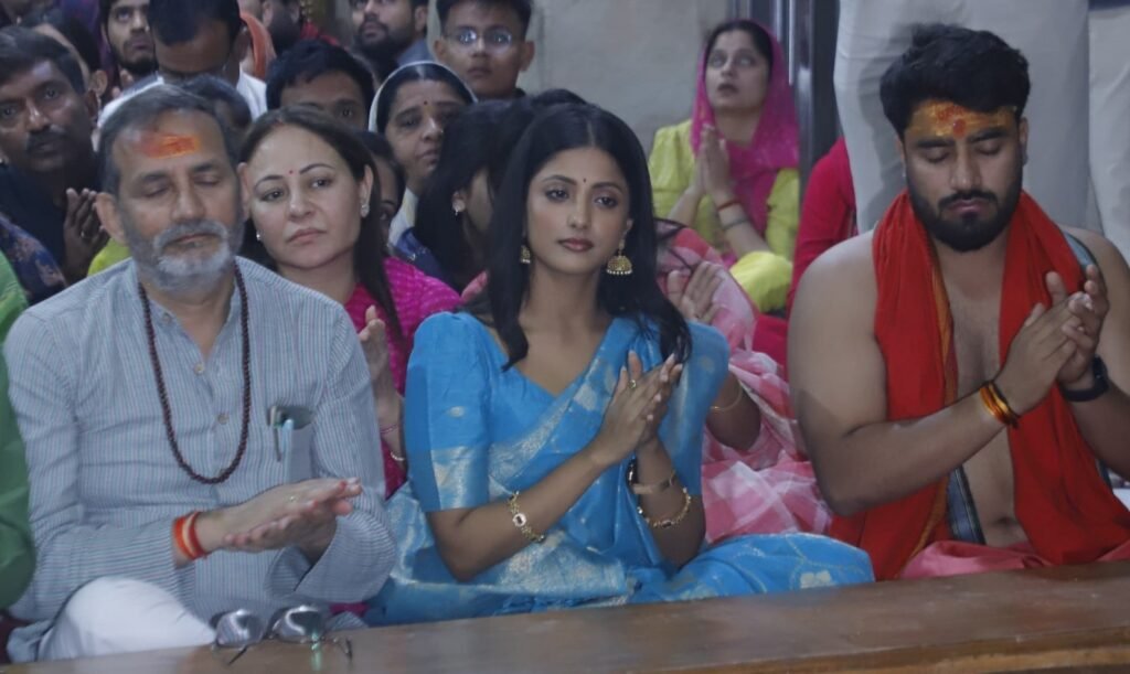 उल्का गुप्ता, सिंगर किंजल, मोनल, क्रिकेटर जोशी ने किए महाकाल दर्शन