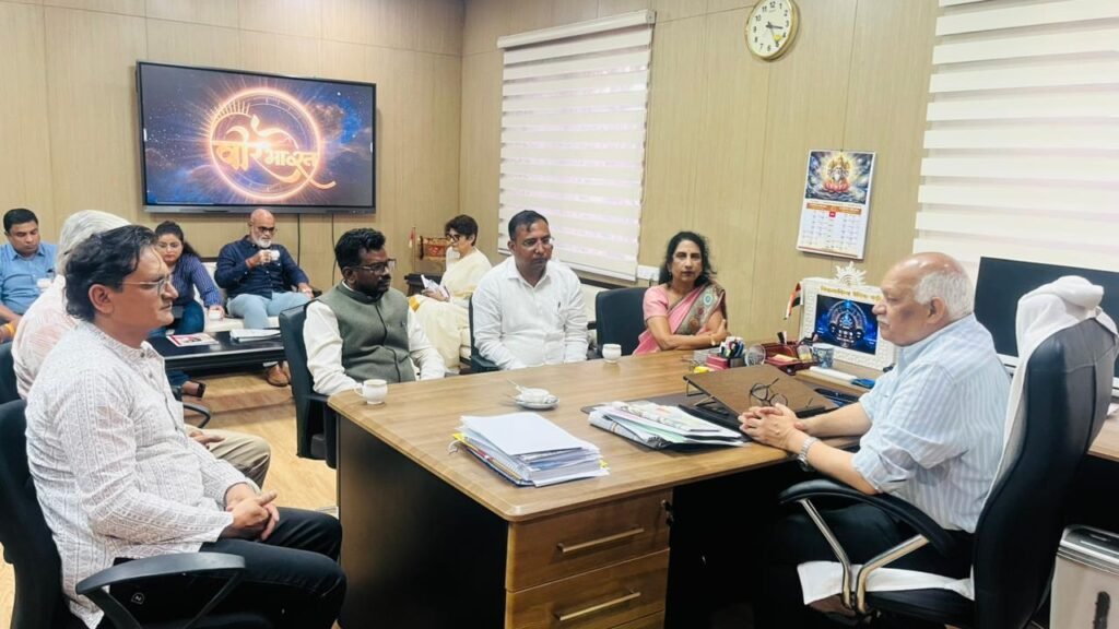 कला-संस्कृति के विकास की पहल: छिंदवाड़ा में वैदिक घड़ी और हाई-टेक थिएटर का प्रस्ताव