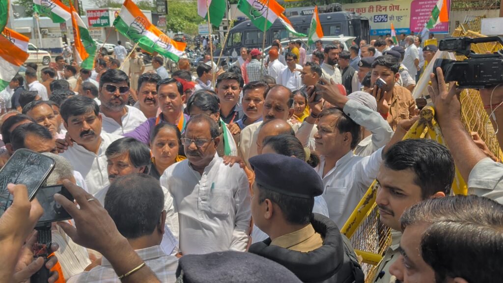 गेहूं खरीदी में देरी और अव्यवस्थाओं के विरोध में कांग्रेस का प्रदर्शन