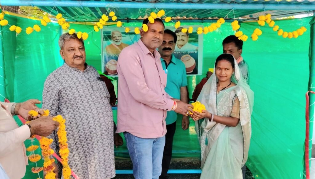 लोगों को मिल सके ठंडा पानी इसलिए रातातलाई पंचायत ने किया प्याऊ का इंतज़ाम