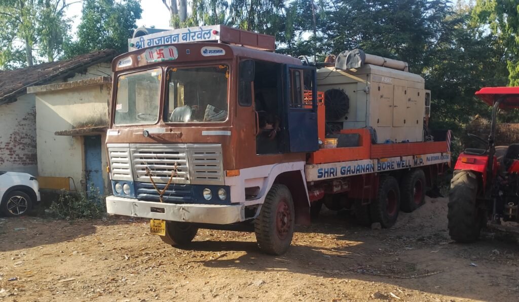 परासिया में अवैध नलकूप खनन पर गिरी गाज, बोरिंग मशीन जब्त