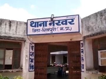 कार ने भैंसों के झुंड को मारी टक्कर, 2 की मौत, 2 घायल