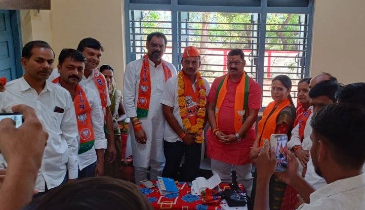 रामपुरा में कांग्रेस को झटका, पूर्व ब्लॉक कांग्रेस अध्यक्ष ने थामा भाजपा का दामन