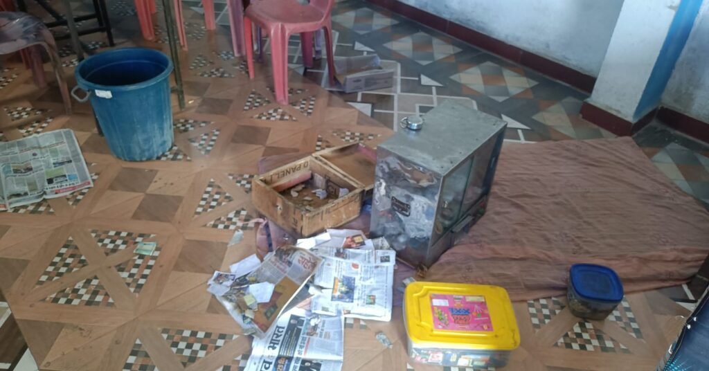 सूने रेस्टोरेंट से एक लाख की चोरी हाईवे पर स्थित मकान के ताले चटकाकर की चोरी