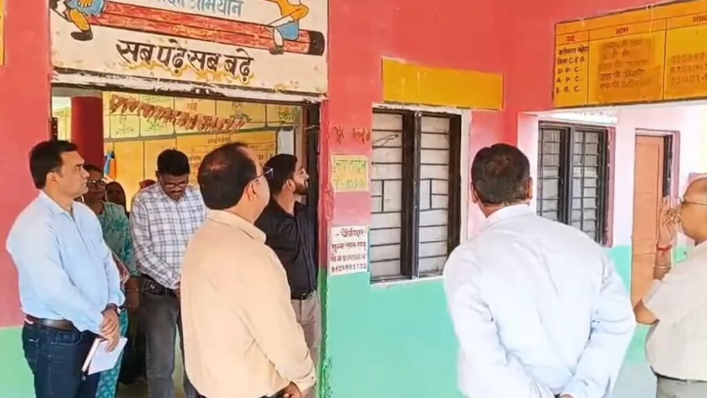 बड़ामलहरा छात्रावास में हड़कंप: कमिश्नर के निरीक्षण में 100 में से मिलीं सिर्फ 51 छात्राएं, सफाई पर नाराजगी