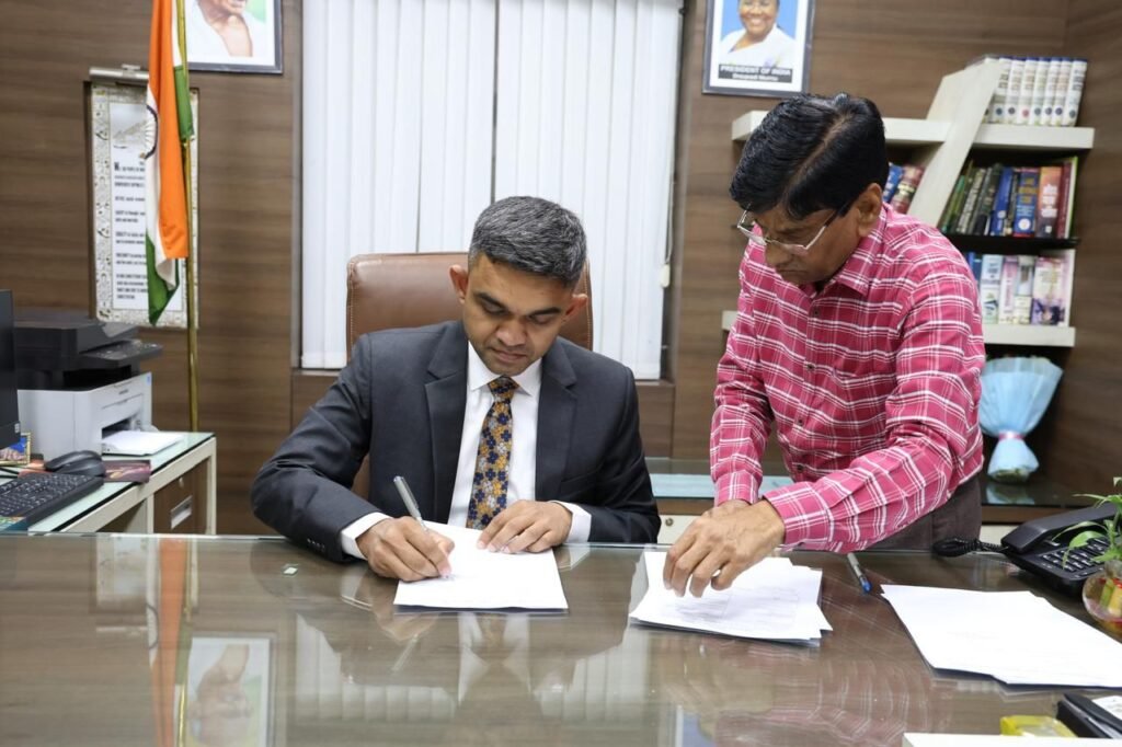 नवागत कलेक्टर प्रियांक मिश्रा ने संभाली भोपाल की कमान, अंतिम व्यक्ति तक लाभ पहुँचाना प्राथमिकता