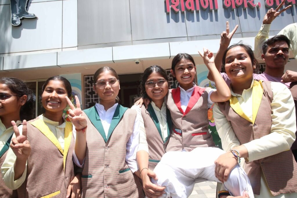 CBSE भोपाल रीजन में 10वीं का शानदार प्रदर्शन, 82.46% रिजल्ट; 99.8% अंक के साथ सान्वी झा और आस्तिक पाठक रहे शहर के टॉपर