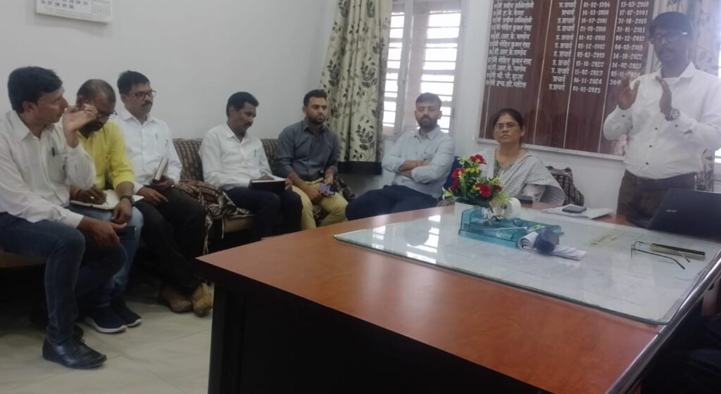 जनगणना का प्रथम चरण प्रारंभ: मास्टर ट्रेनर ने दिया प्रशिक्षण