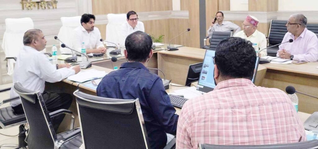 श्रम नियमों का उल्लंघन करने वालों पर सख्त कार्रवाई करें: गौरव