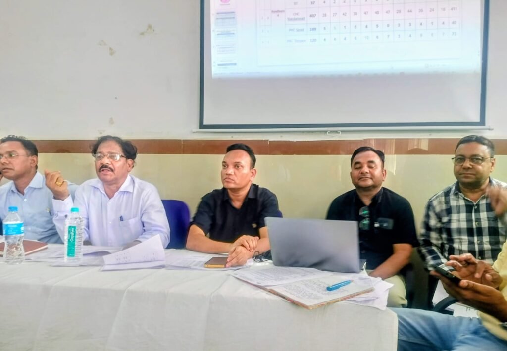 स्वास्थ्य सेवाओं में सुधार की कवायद: CMHO ने ली मैदानी अमले की क्लास, कम उपलब्धि पर जताई नाराजगी