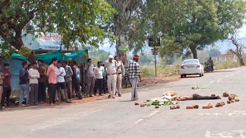 अज्ञात वाहन की टक्कर से युवक की मौत