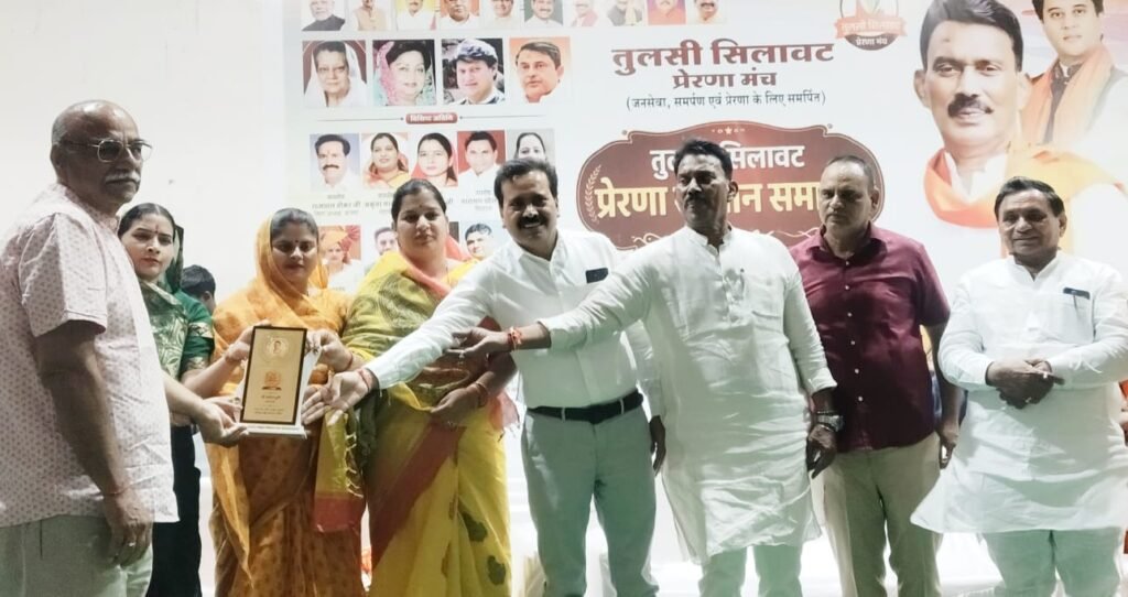 मंत्री सिलावट ने समाजसेवियों का किया सम्मान