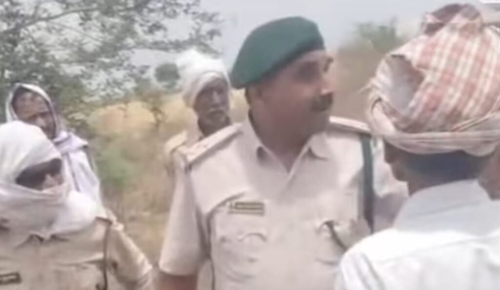 वन अफसर की धमकी: सपोर्ट करो, नहीं तो यहीं कब्र खोद दूंगा