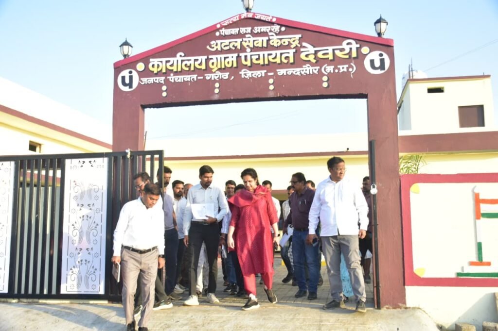 कलेक्टर ने बर्डिया पूना व देवरी का किया निरीक्षण, पशुपालकों से संवाद