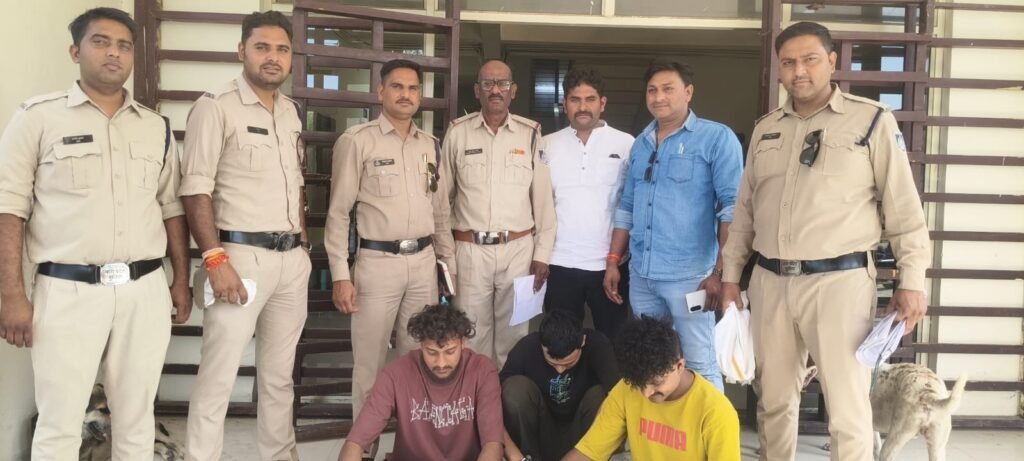 ढांचा भवन आगजनी में शामिल बदमाशों का निकाला जुलूस 