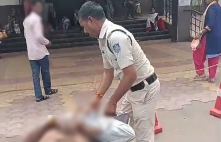 नीमच में 35 वर्षीय व्यक्ति ने किया आत्महत्या का प्रयास, डायल-112 ने बचाई जान