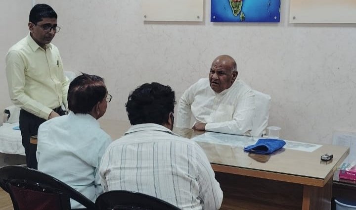 मंत्री वर्मा ने कार्यकर्ताओं से किया संवाद, जनसमस्याओं के समाधान के दिए निर्देश