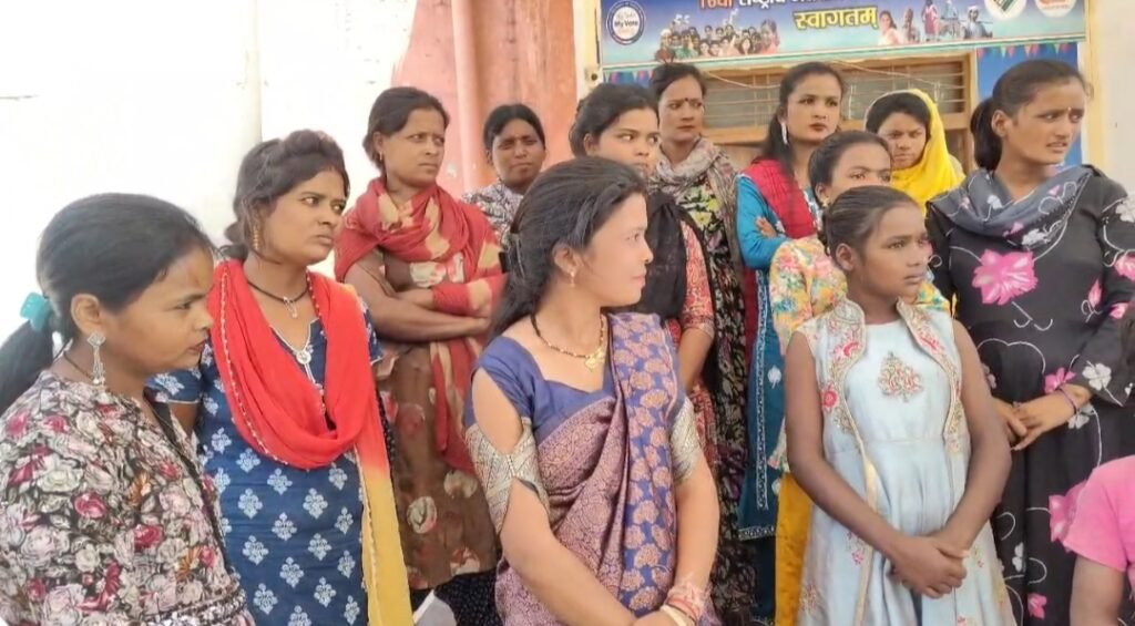 मोनालिसा मामले में बढ़ा विवाद, पारधी समुदाय ने की कार्रवाई और घर वापसी की मांग