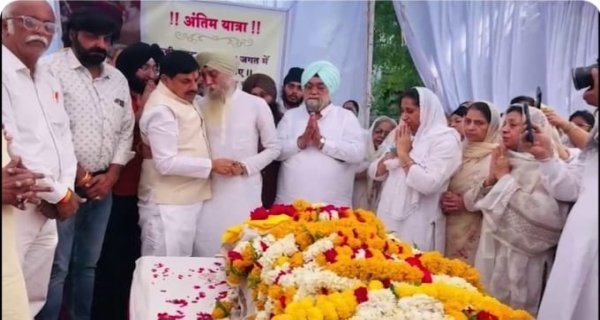 सीएम डॉ यादव ने स्व. गुरकीरत सिंह मनोचा को दी श्रद्धांजलि