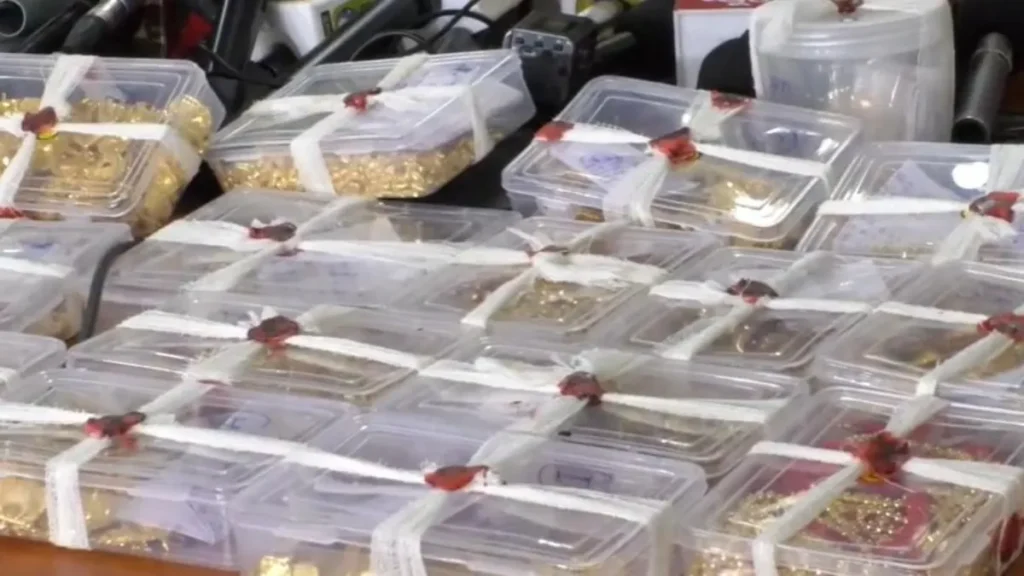 चोरी का सोना और अनाज खरीदने वाले व्यापारियों में हड़कंप: महाराष्ट्र पुलिस ने पांढुरना में दी दबिश, माल बरामद