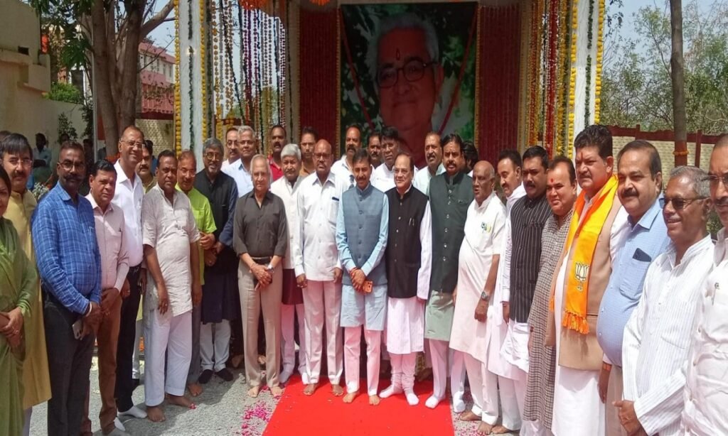 स्व. शीतला सहाय की 96वीं जयंती पर पुष्पांजलि सभा आयोजित