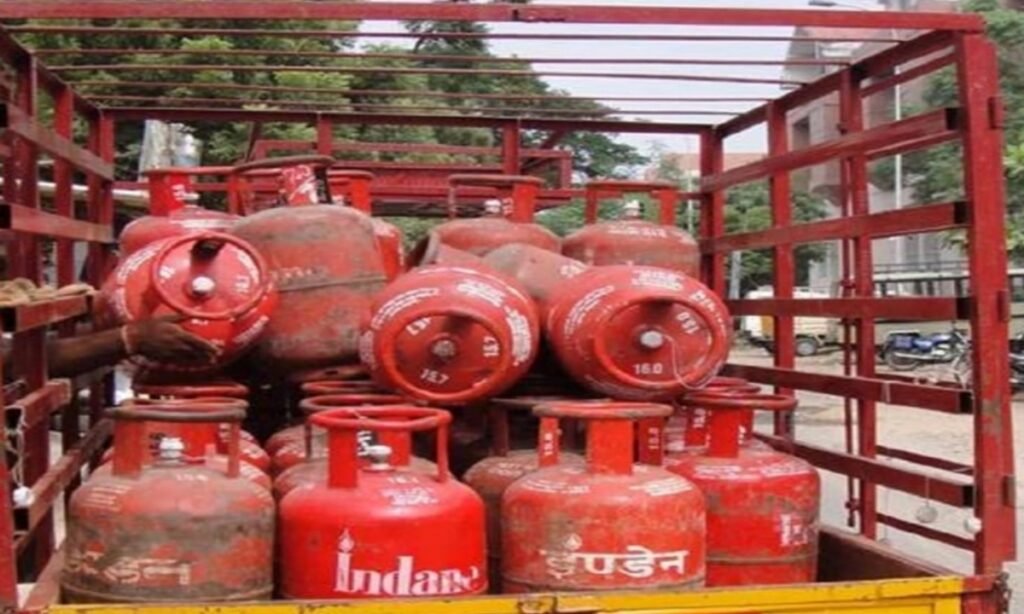 अवैध गैस सिलेंडरों का जखीरा पकड़ाया, आरोपी गिरफ्तार