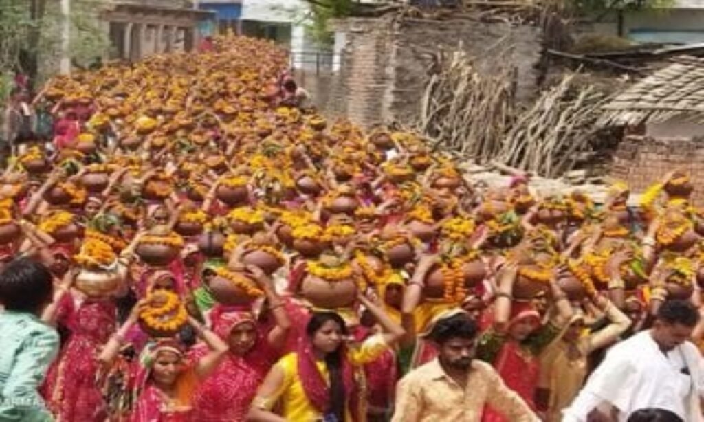 भव्य कलश यात्रा के साथ माधव मंगलम पैलेस में शुरू हुई राघव ऋषि की भागवत कथा