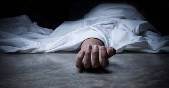 फंदे पर झूलता मिला पेट्रोल पंप मैनेजर का शव