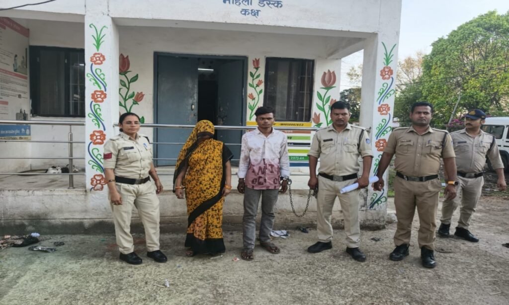 मंदिर का दरवाजा तोडकर चोरी करने वाले मां-बेटे को कोलगवां पुलिस द्वारा किया गया गिरफ्तार