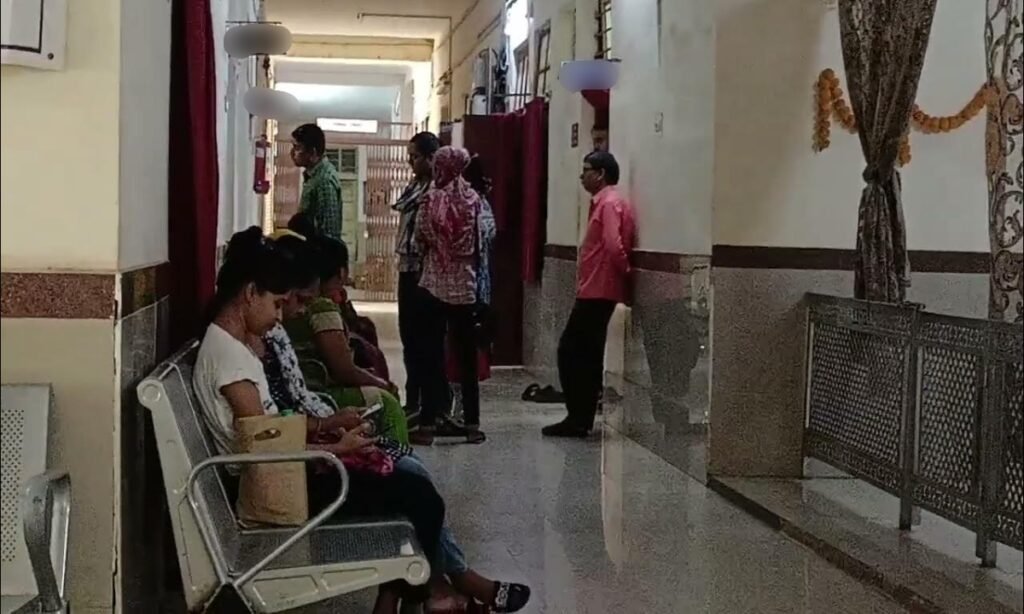 ओपीडी शुल्क कम करने की मांग