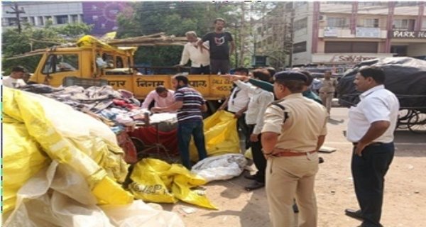 रंगमहल से पलाश होटल तक चला निगम का डंडा, हाथ ठेले और गुमठियां हटाईं; पुलिस बल रहा तैनात