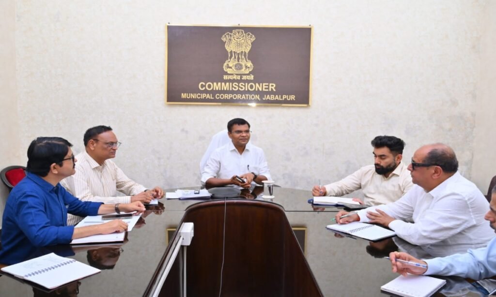 फील्ड पर सक्रिय रहें , लापरवाही बर्दाश्त नहीं होगी: निगमायुक्त