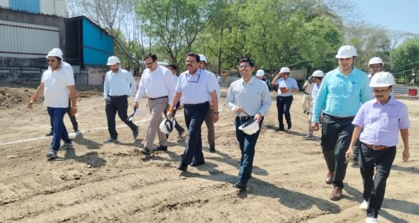 निर्माण एजेंसियों को कार्य तेजी से करने के निर्देश