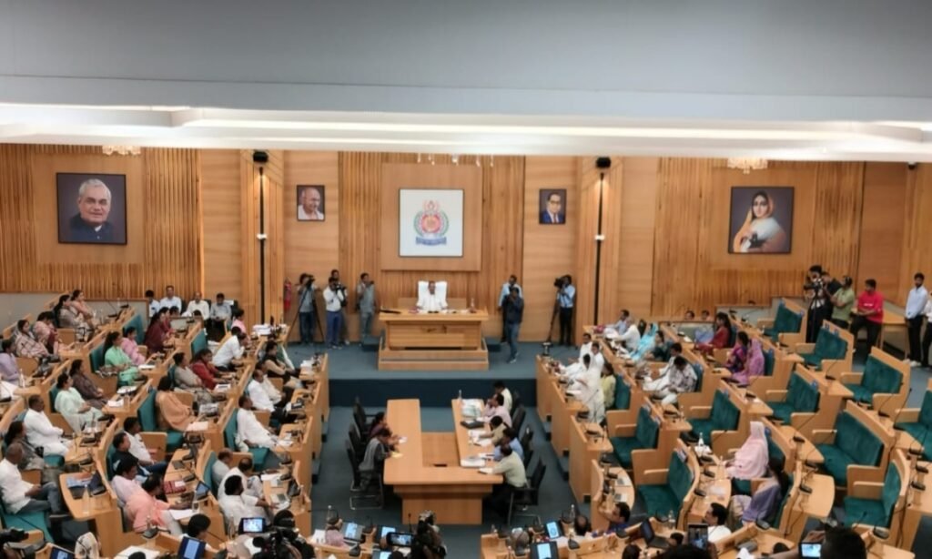 इंदौर नगर निगम बजट सत्र में हंगामा, श्रद्धांजलि और बयानबाजी से गरमाया सदन