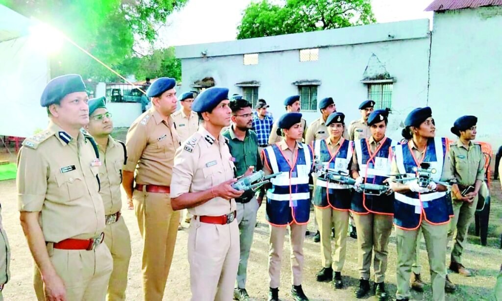 पुलिस के बेड़े में आए हाईटेक ड्रोन, सीपी ने लिया लाइव डेमो