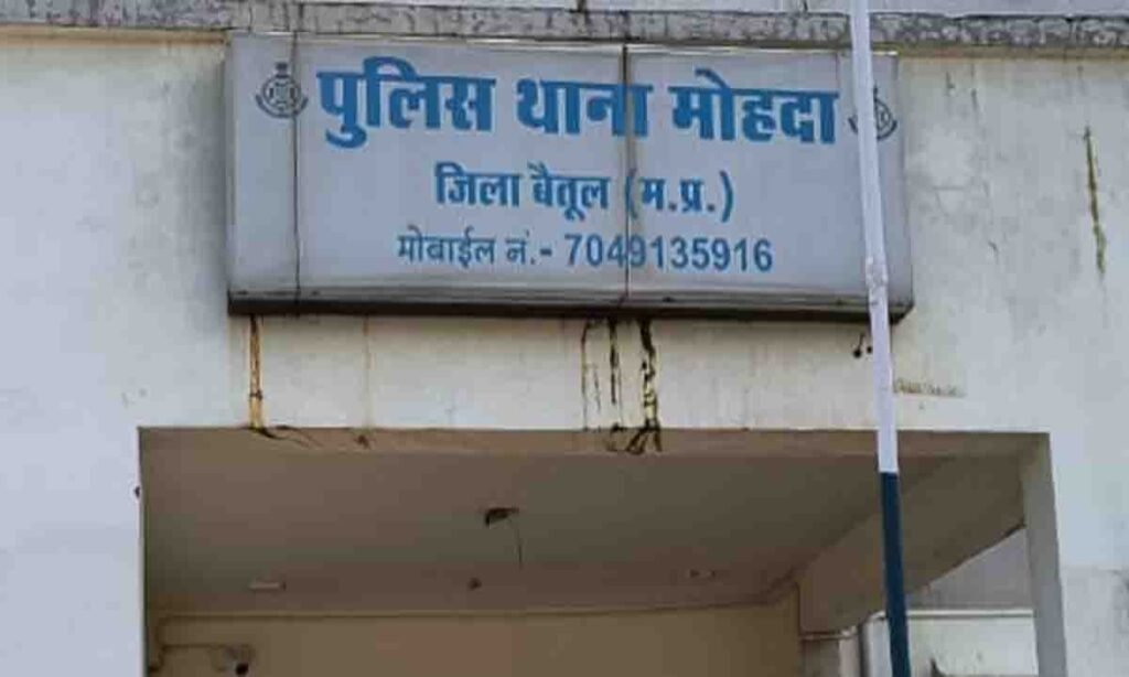 नाबालिग को अगवा कर 1.50 लाख में बेचा, पुलिस ने किशोरी को बचाकर तीन को दबोचा