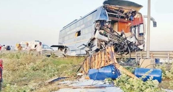 एक्सप्रेस-वे पर हुआ दर्दनाक हादसा, इंदौर दिल्ली बस ट्रक में घुसी, ड्राइवर, पत्नी व बेटे की मौत; 30 से ज्यादा घायल