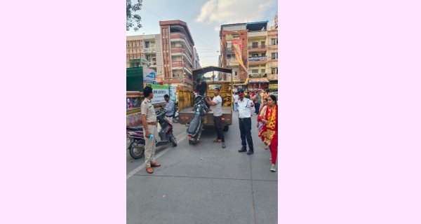 शहर में यातायात पुलिस का विशेष अभियान