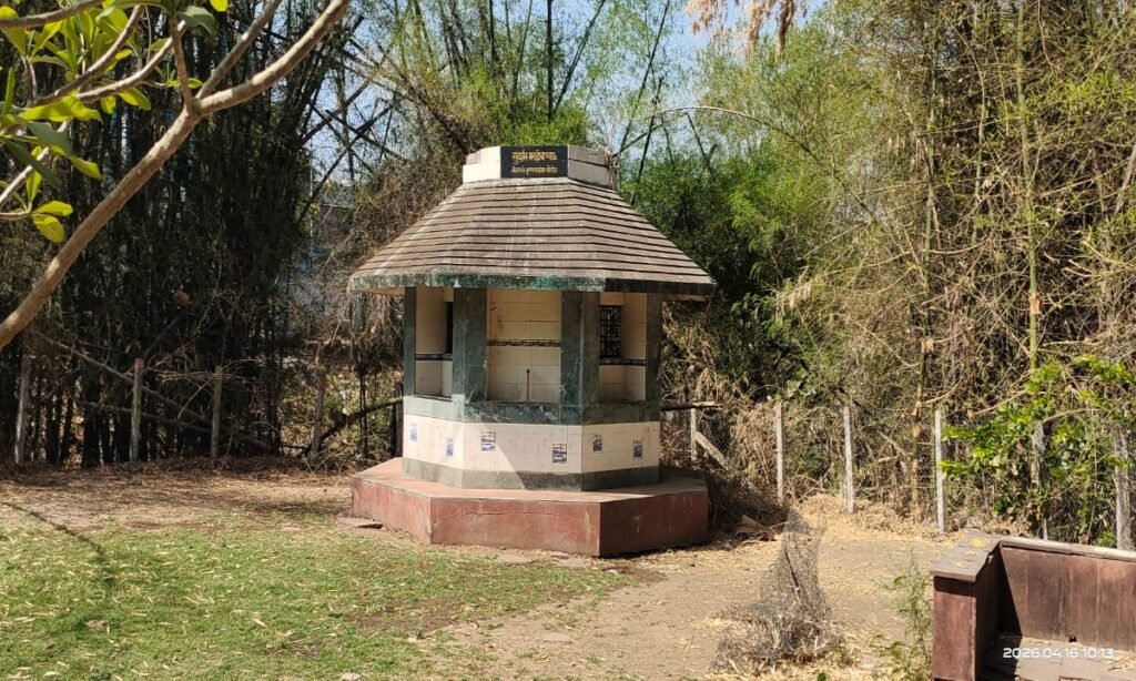 मेघदूत गार्डनः बिगड़ती व्यवस्था सुंदरता और स्वच्छता पर लगा रही धब्बा