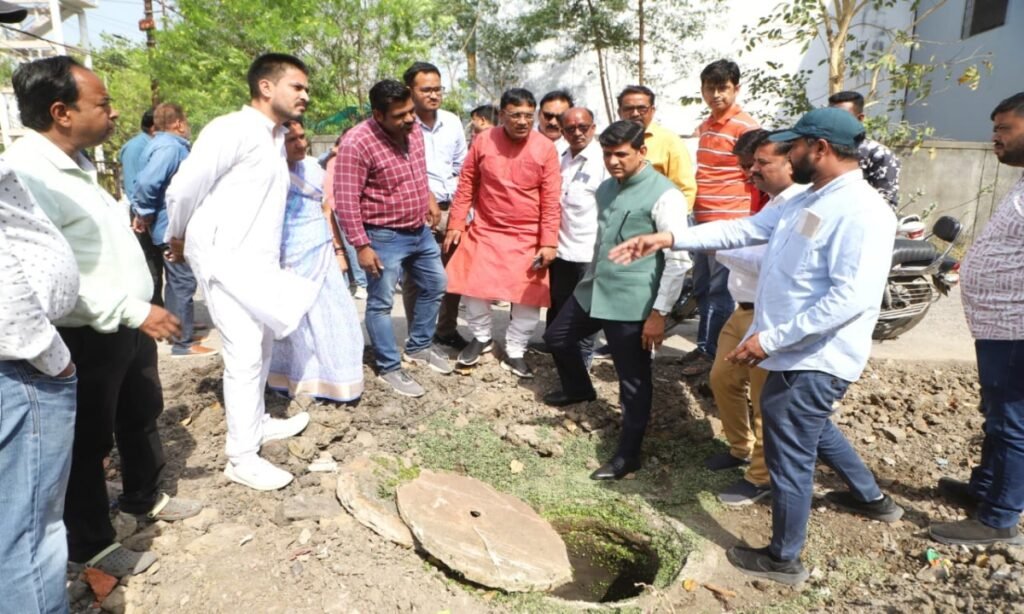 बजट प्रस्तुत करने के बाद महापौर पहुंचे साई कृपा कॉलोनी